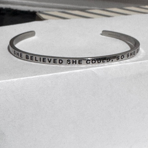 ✨ Mantra Brand Silver Inspirational Bracelet - Empowerment for Everyday ✨ - Picture 1 of 12
